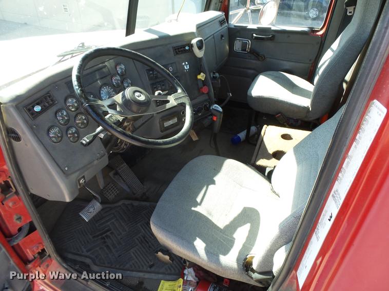 image for item DB2508 2004 Western Star 4900FA semi truck