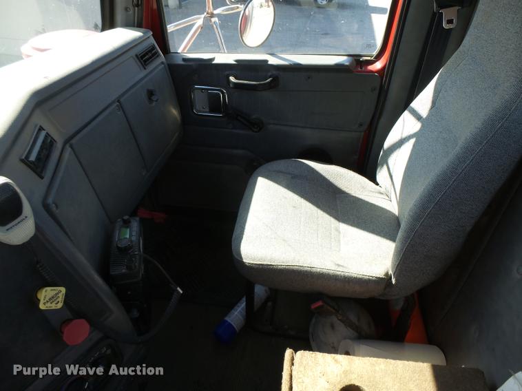 image for item DB2508 2004 Western Star 4900FA semi truck