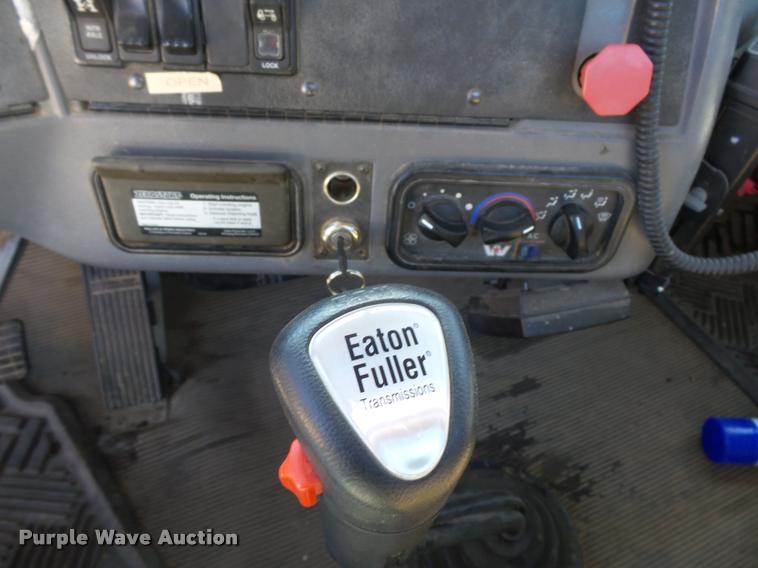 image for item DB2508 2004 Western Star 4900FA semi truck