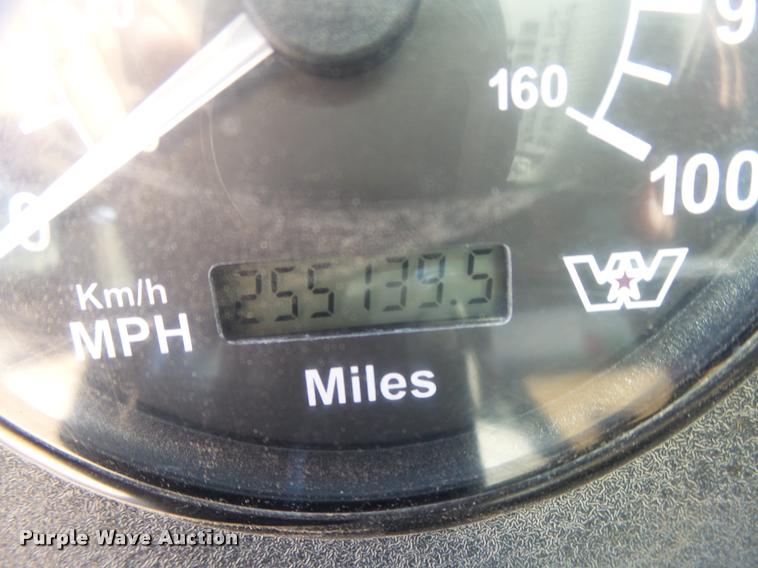 image for item DB2508 2004 Western Star 4900FA semi truck