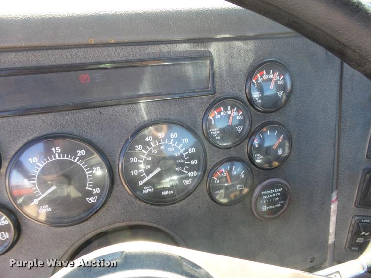 image for item DB2508 2004 Western Star 4900FA semi truck