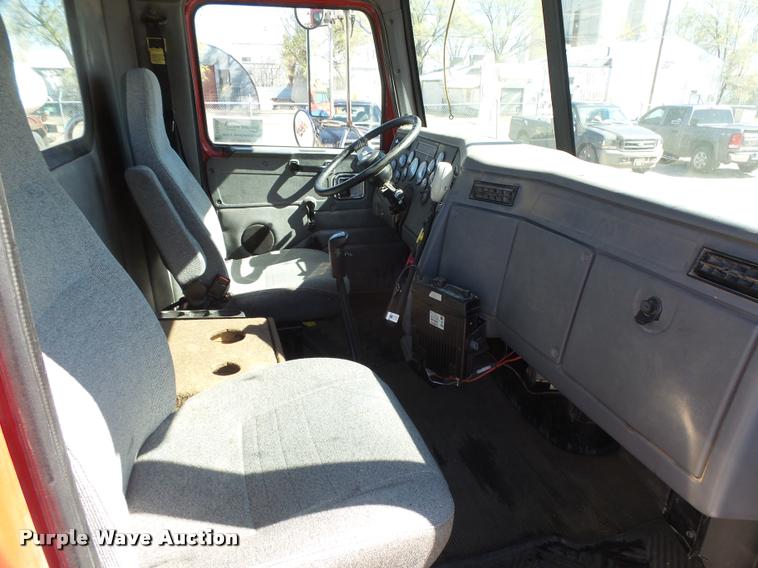 image for item DB2508 2004 Western Star 4900FA semi truck