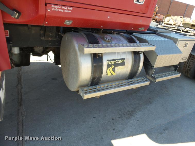 image for item DB2508 2004 Western Star 4900FA semi truck