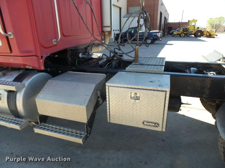 image for item DB2508 2004 Western Star 4900FA semi truck