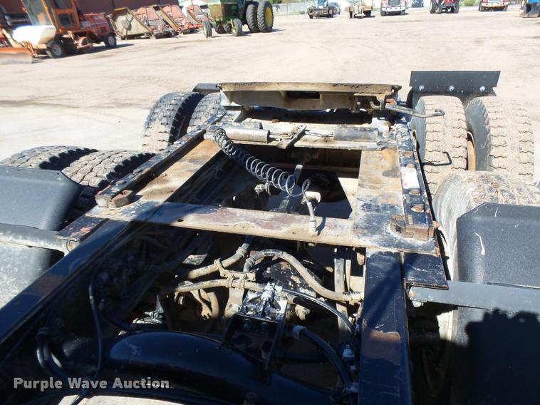 image for item DB2508 2004 Western Star 4900FA semi truck