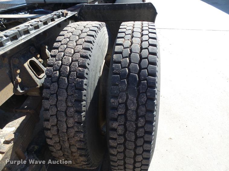 image for item DB2508 2004 Western Star 4900FA semi truck