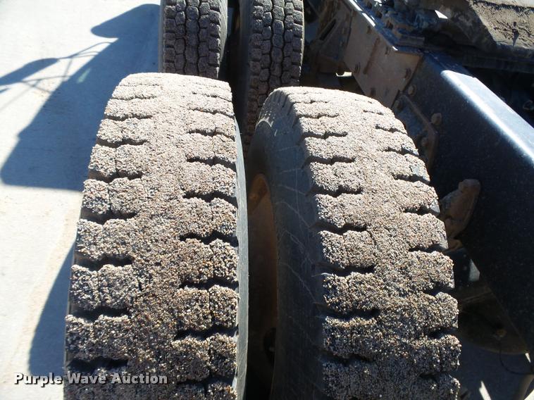 image for item DB2508 2004 Western Star 4900FA semi truck