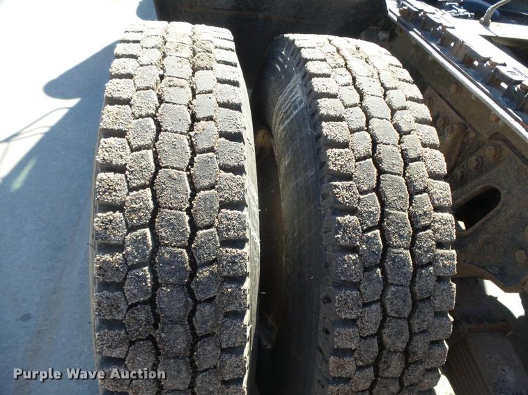 image for item DB2508 2004 Western Star 4900FA semi truck