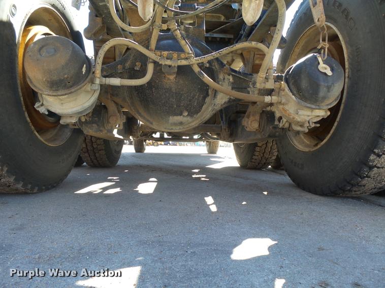 image for item DB2508 2004 Western Star 4900FA semi truck