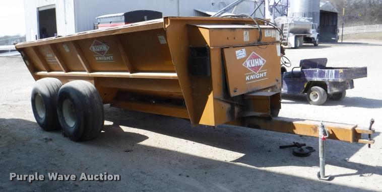 image for item DB3812 Knight Kuhn 8118 Pro Twin Slinger manure spreader