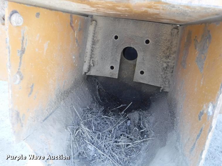 image for item DB3812 Knight Kuhn 8118 Pro Twin Slinger manure spreader