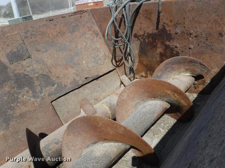 image for item DB3812 Knight Kuhn 8118 Pro Twin Slinger manure spreader