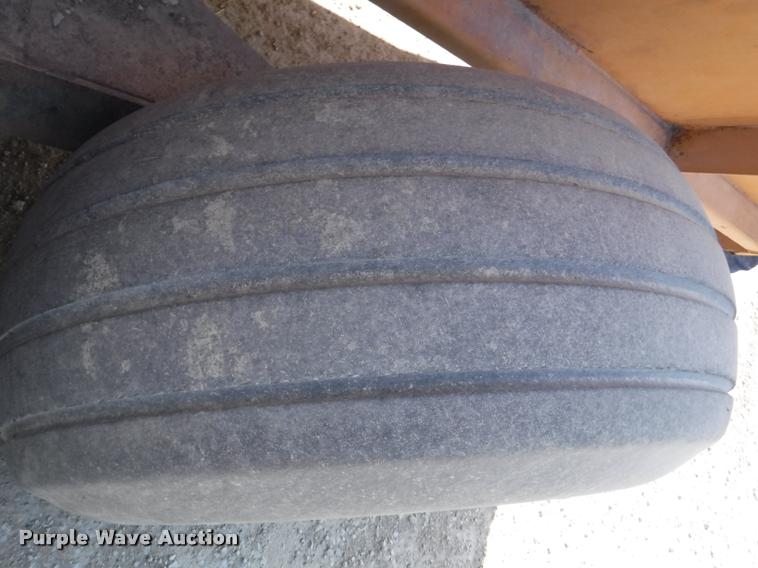 image for item DB3812 Knight Kuhn 8118 Pro Twin Slinger manure spreader