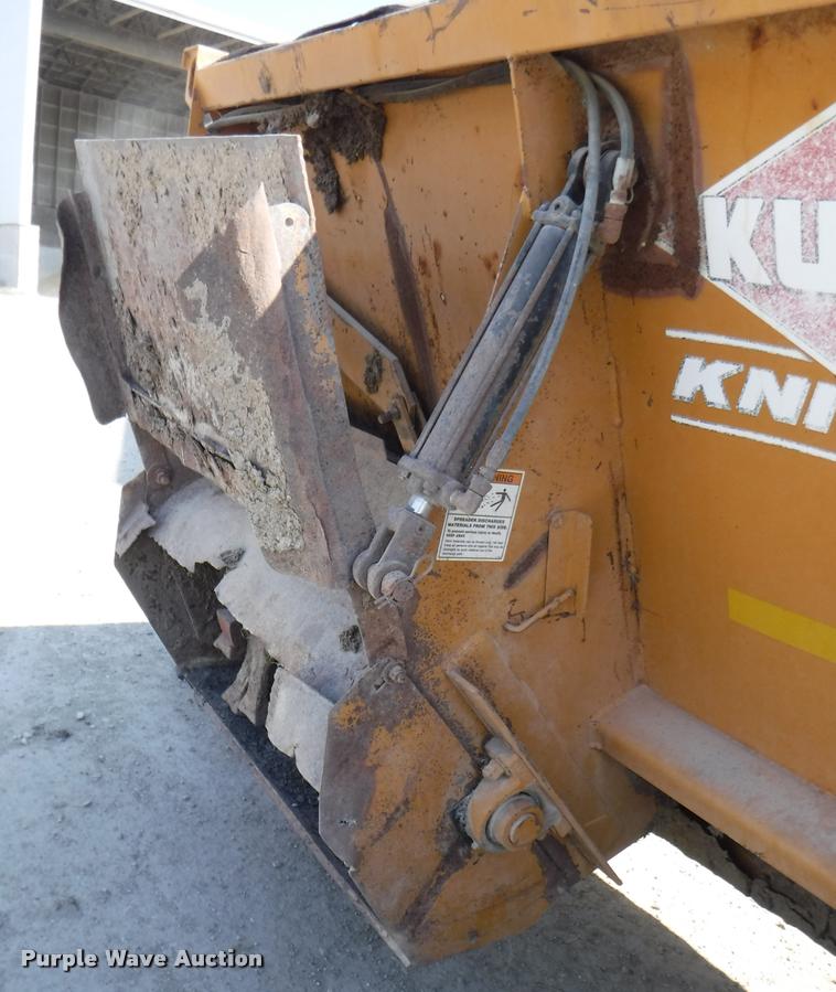 image for item DB3812 Knight Kuhn 8118 Pro Twin Slinger manure spreader
