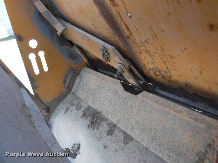 image for item DB3812 Knight Kuhn 8118 Pro Twin Slinger manure spreader