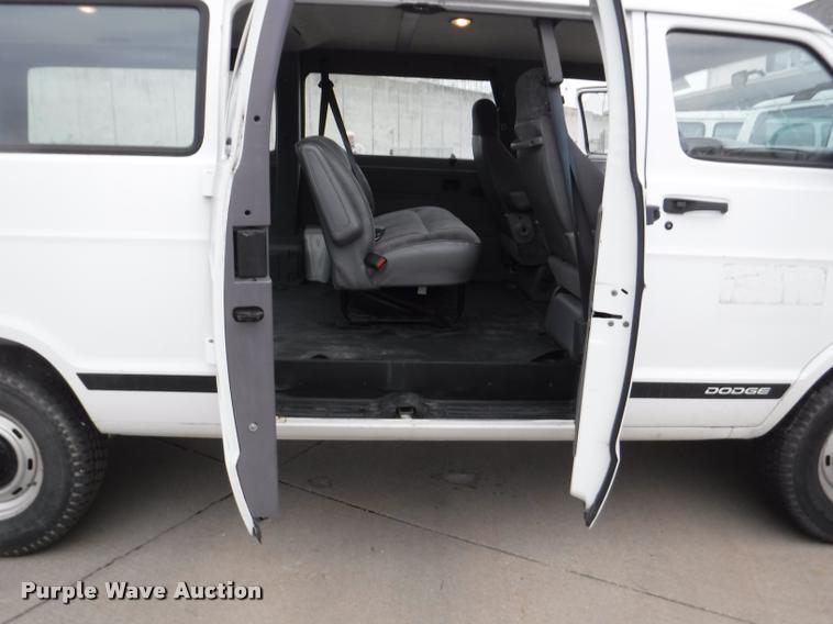 image for item DB3870 1999 Dodge Ram Wagon B3500 Maxi van