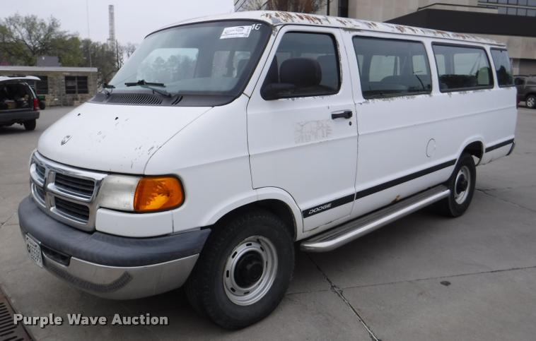 2000 dodge ram wagon 3500 maxi van
