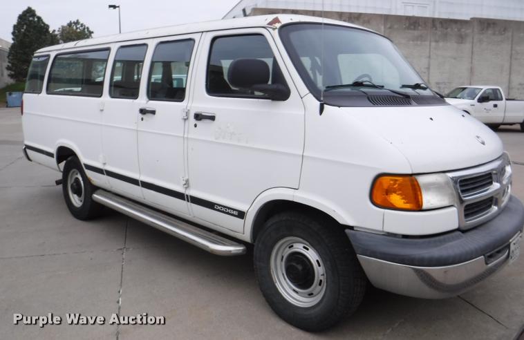 image for item DB3871 2000 Dodge Ram Wagon B3500 Maxi van