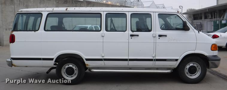 image for item DB3871 2000 Dodge Ram Wagon B3500 Maxi van
