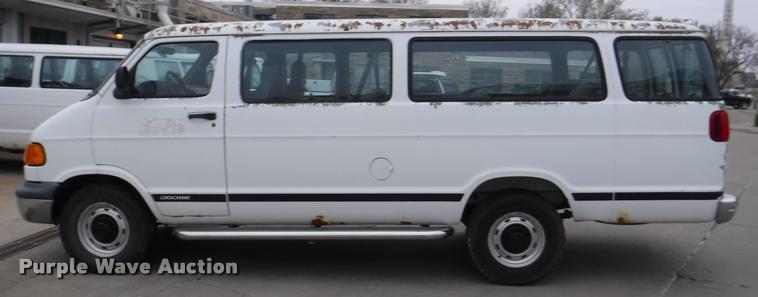 image for item DB3871 2000 Dodge Ram Wagon B3500 Maxi van