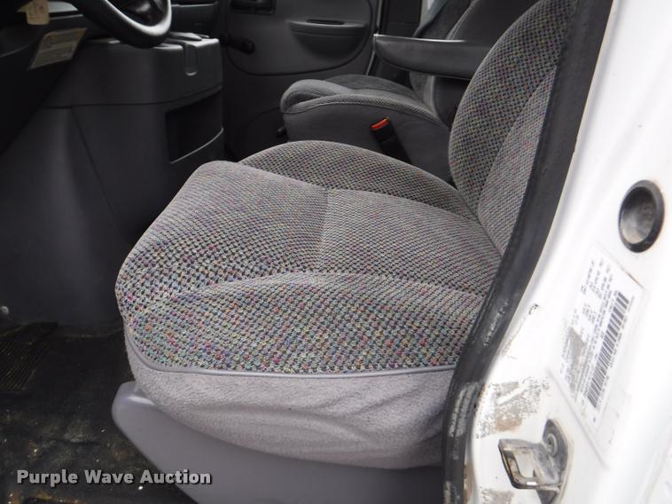 image for item DB3871 2000 Dodge Ram Wagon B3500 Maxi van