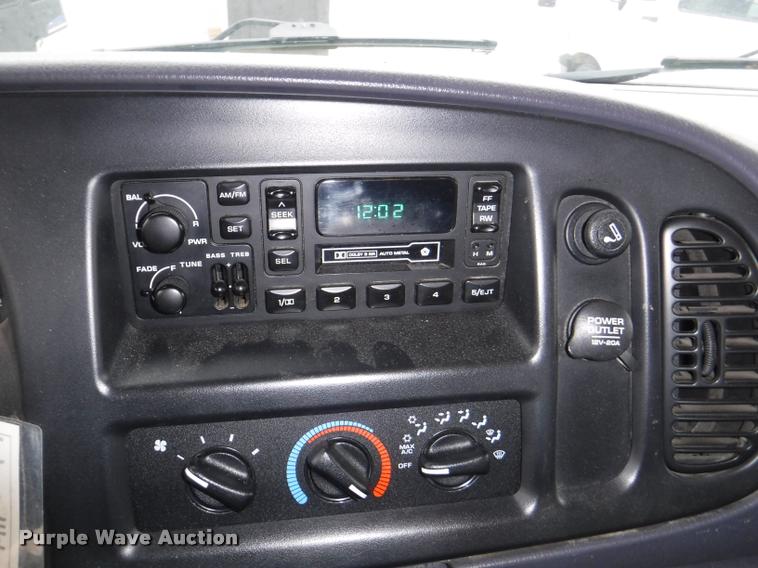 image for item DB3871 2000 Dodge Ram Wagon B3500 Maxi van