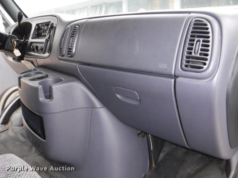 image for item DB3871 2000 Dodge Ram Wagon B3500 Maxi van