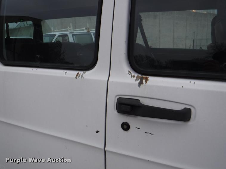 image for item DB3871 2000 Dodge Ram Wagon B3500 Maxi van