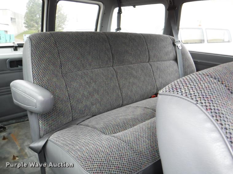 image for item DB3871 2000 Dodge Ram Wagon B3500 Maxi van