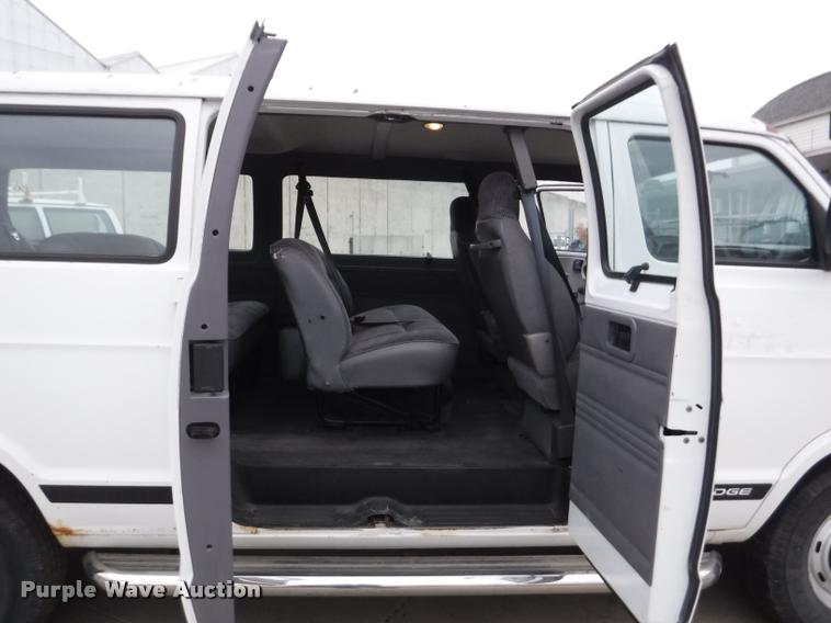 image for item DB3871 2000 Dodge Ram Wagon B3500 Maxi van