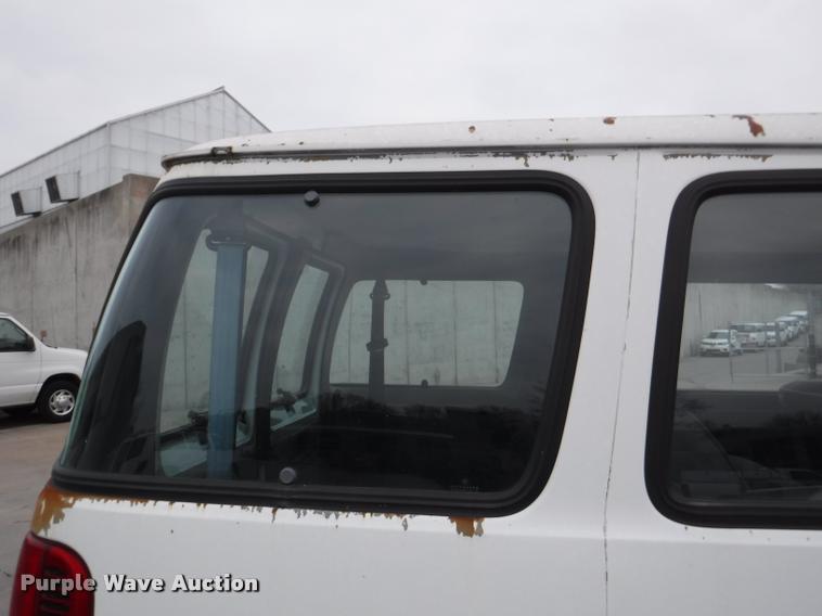 image for item DB3871 2000 Dodge Ram Wagon B3500 Maxi van