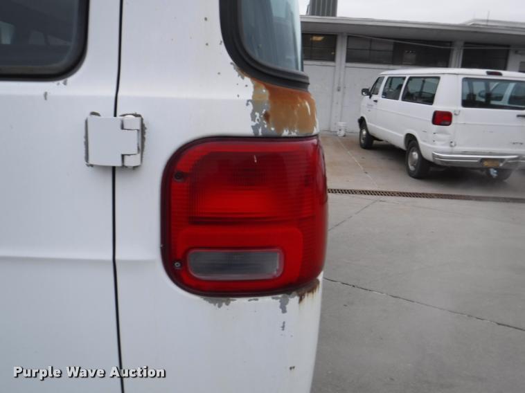 image for item DB3871 2000 Dodge Ram Wagon B3500 Maxi van