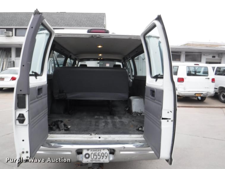 image for item DB3871 2000 Dodge Ram Wagon B3500 Maxi van