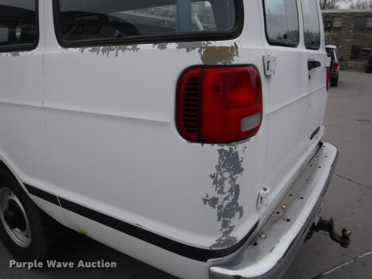 image for item DB3871 2000 Dodge Ram Wagon B3500 Maxi van