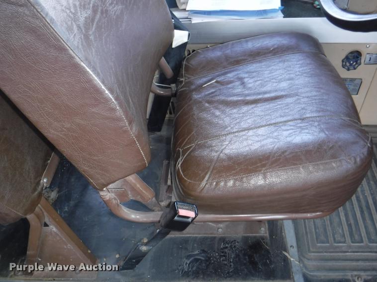 image for item DB3885 1993 Ford B700 schoolbus