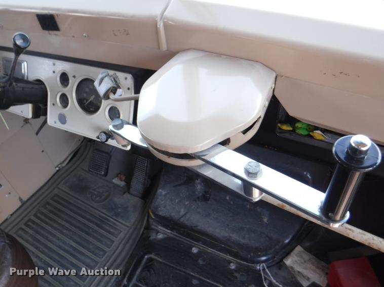 image for item DB3885 1993 Ford B700 schoolbus