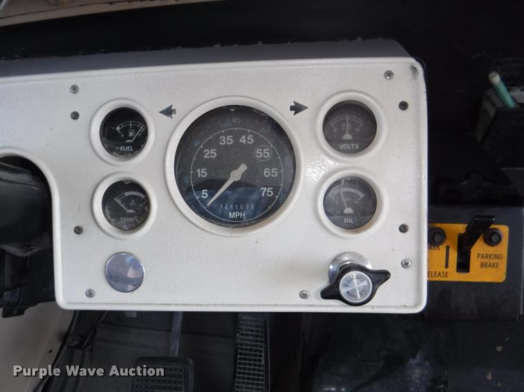 image for item DB3885 1993 Ford B700 schoolbus