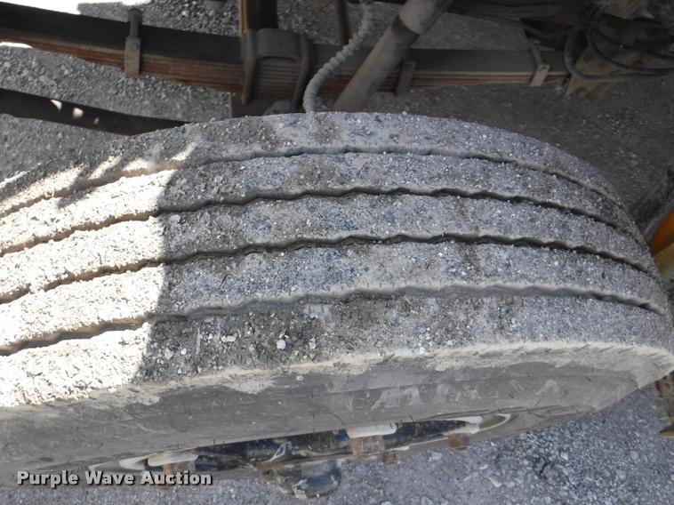 image for item DB3885 1993 Ford B700 schoolbus