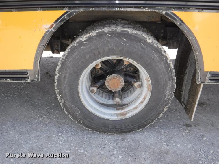 image for item DB3885 1993 Ford B700 schoolbus