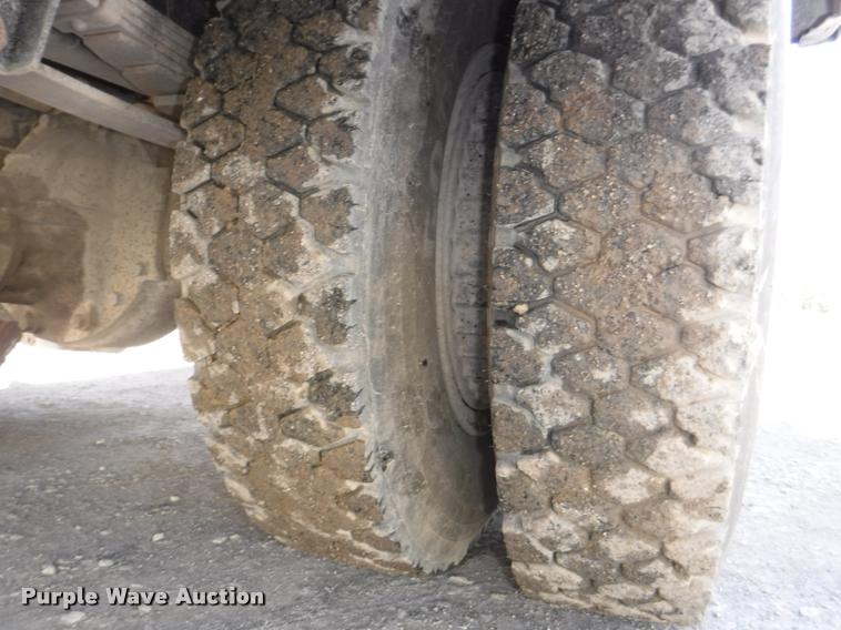 image for item DB3885 1993 Ford B700 schoolbus