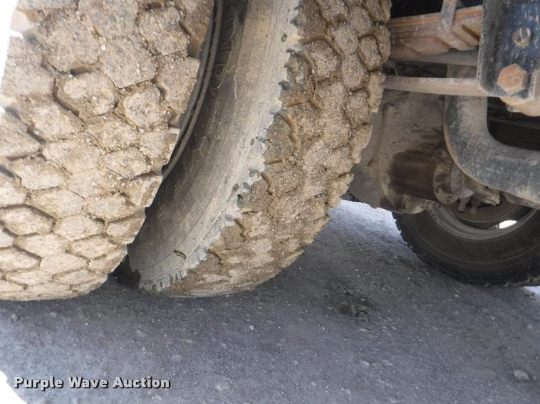 image for item DB3885 1993 Ford B700 schoolbus