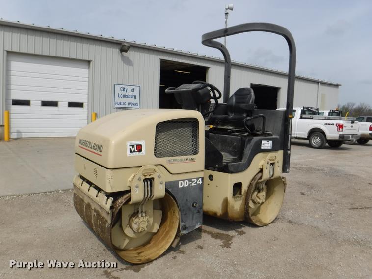 image for item DB3895 2000 Ingersoll Rand DD-24 Dura-Pac double drum roller