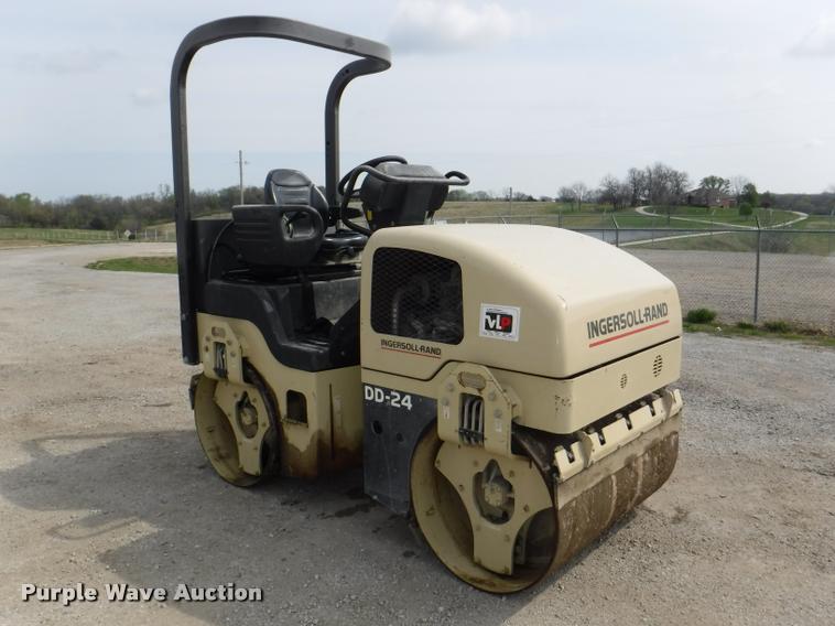 image for item DB3895 2000 Ingersoll Rand DD-24 Dura-Pac double drum roller