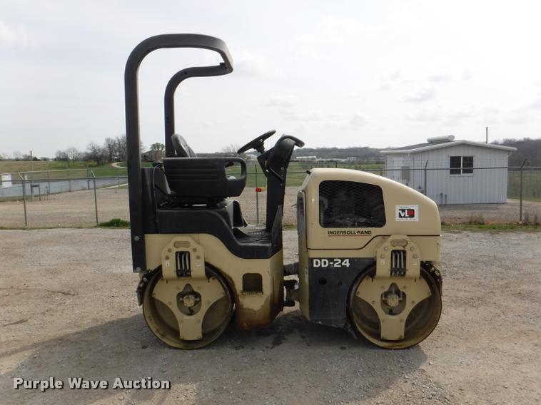 image for item DB3895 2000 Ingersoll Rand DD-24 Dura-Pac double drum roller
