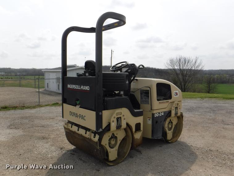 image for item DB3895 2000 Ingersoll Rand DD-24 Dura-Pac double drum roller