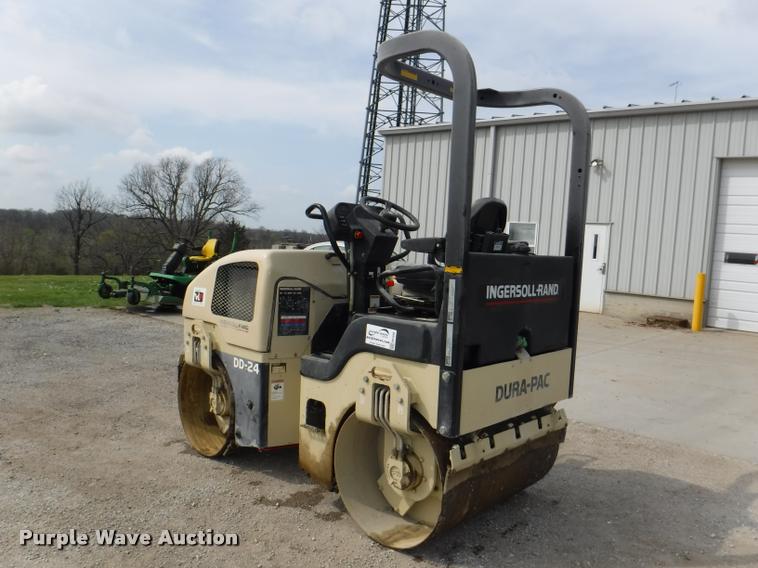 image for item DB3895 2000 Ingersoll Rand DD-24 Dura-Pac double drum roller
