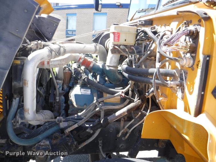 image for item DB3902 2004 International CE200 school bus