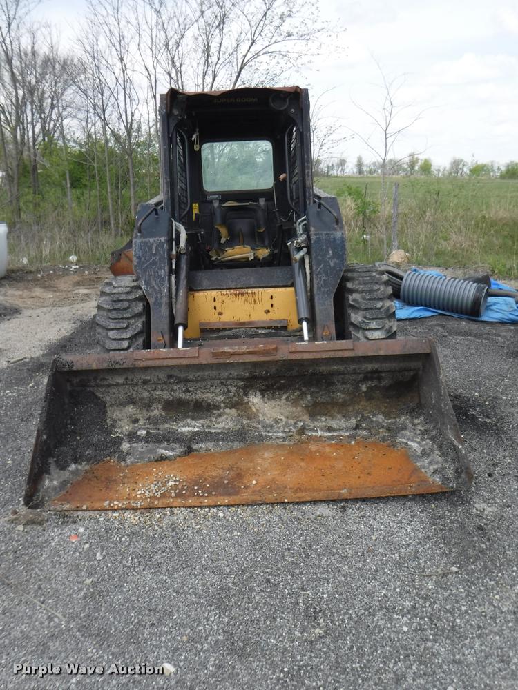 image for item DB3928 1998 New Holland LX865 skid steer