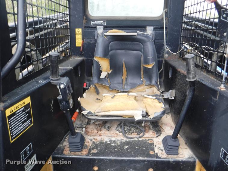 image for item DB3928 1998 New Holland LX865 skid steer