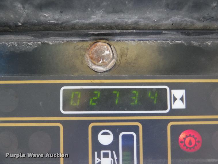 image for item DB3928 1998 New Holland LX865 skid steer